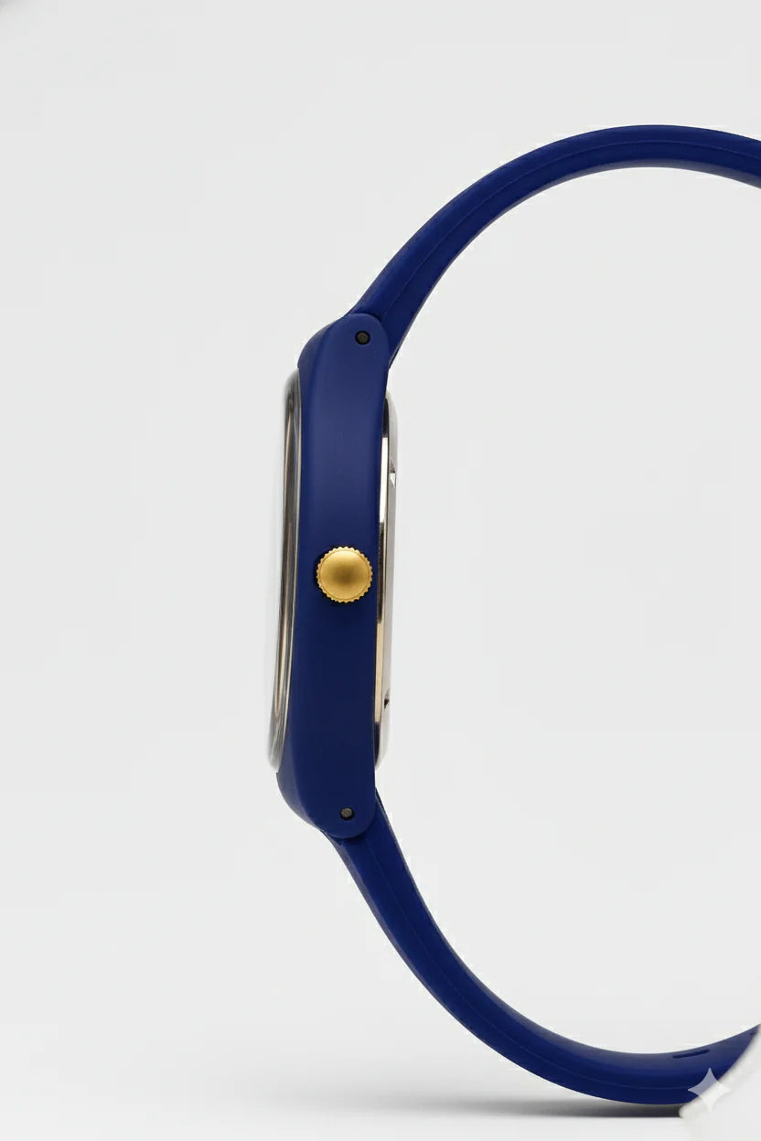 Montre Swatch Bleue Marine Élégante avec Détails Dorés